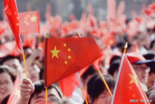 一个普通家庭最大的悲哀,就是踮起脚把孩子养成“假富人”(深度好文)